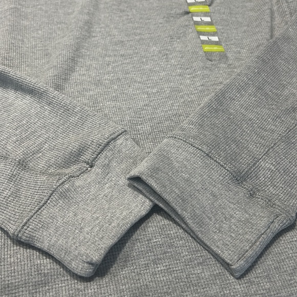 NWT Men’s Eddie Bauer long sleeved Henley shirt - Picture 4 of 4